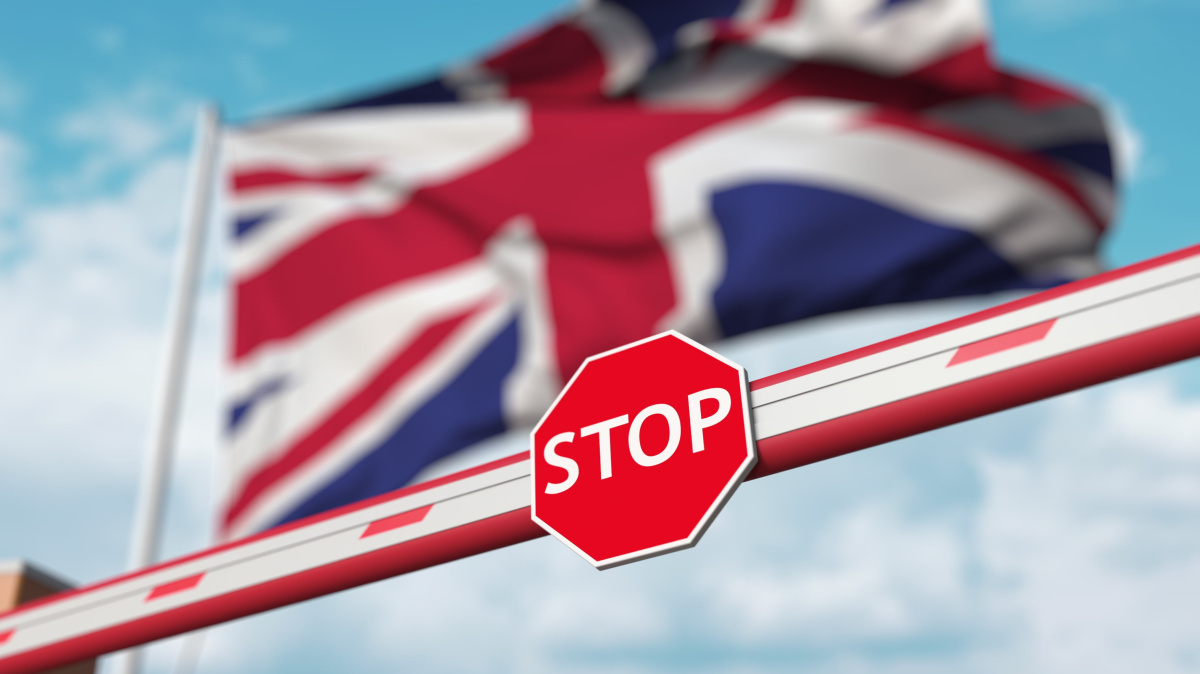 Jungtinės Karalystės premjeras vėl žada mažinti migracijos mastą