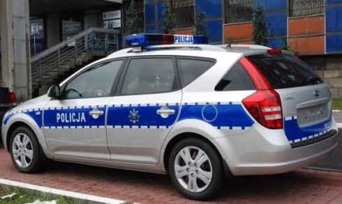 Lenkijoje įtariamų nusikaltėlių vairuojamas automobilis partrenkė šešis policininkus