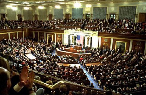 Kongresas toliau derėsis dėl finansinės pagalbos plano