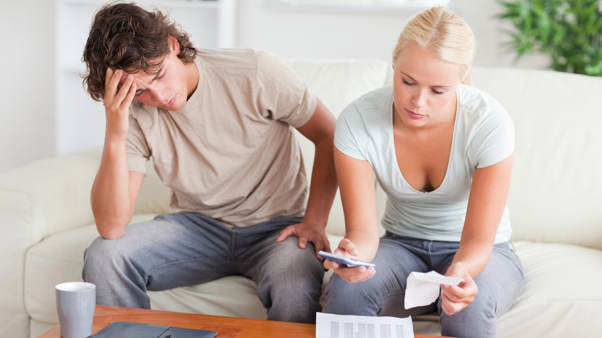 1 iš 5 britų nutrauktų artimus santykius dėl atlyginimų skirtumo