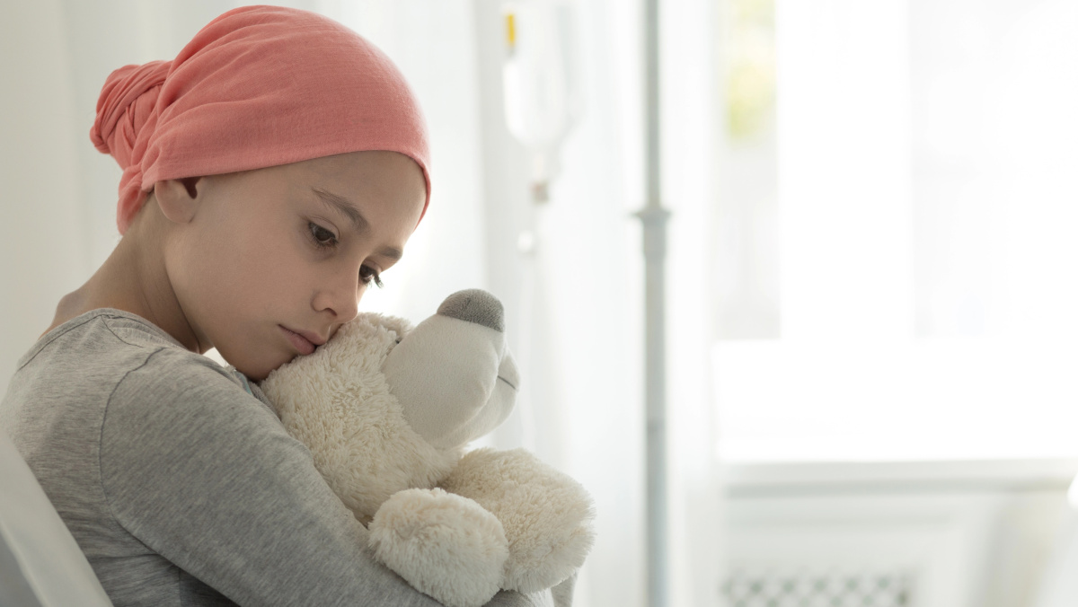 Vėžiu sergančių vaikų šeimoms JK bus padengtos kelionės išlaidos