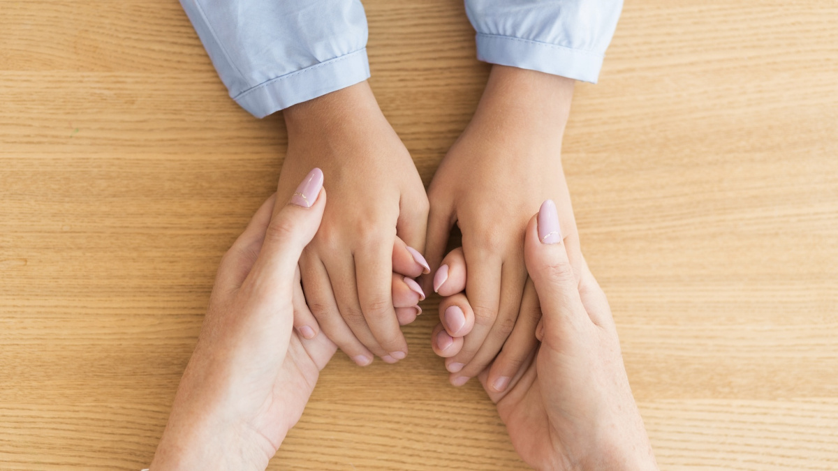 Anglijoje lengvinamos sąlygos tapti globėjais, nes vaikų globos namuose skaičius auga
