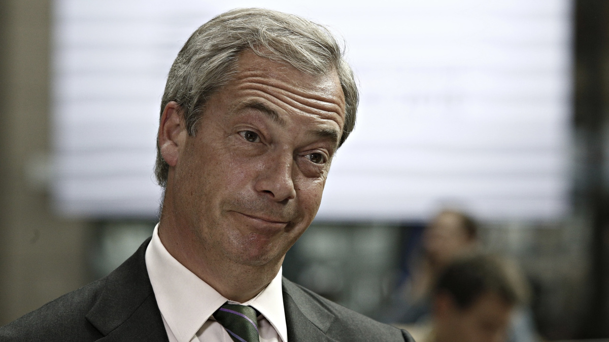 „Reform UK“ lyderis Britanijai žada pigesnį alų atimant išmokas vaikams