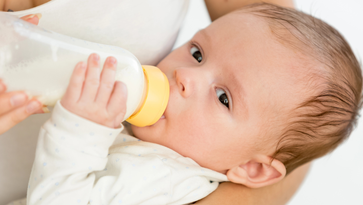 36 kūdikiai Jungtinėje Karalystėje susirgo išgėrę užteršto kūdikių mišinio