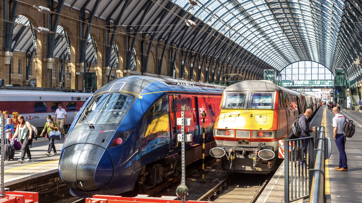 Jungtinėje Karalystėje traukinių mašinistais galės tapti aštuoniolikmečiai