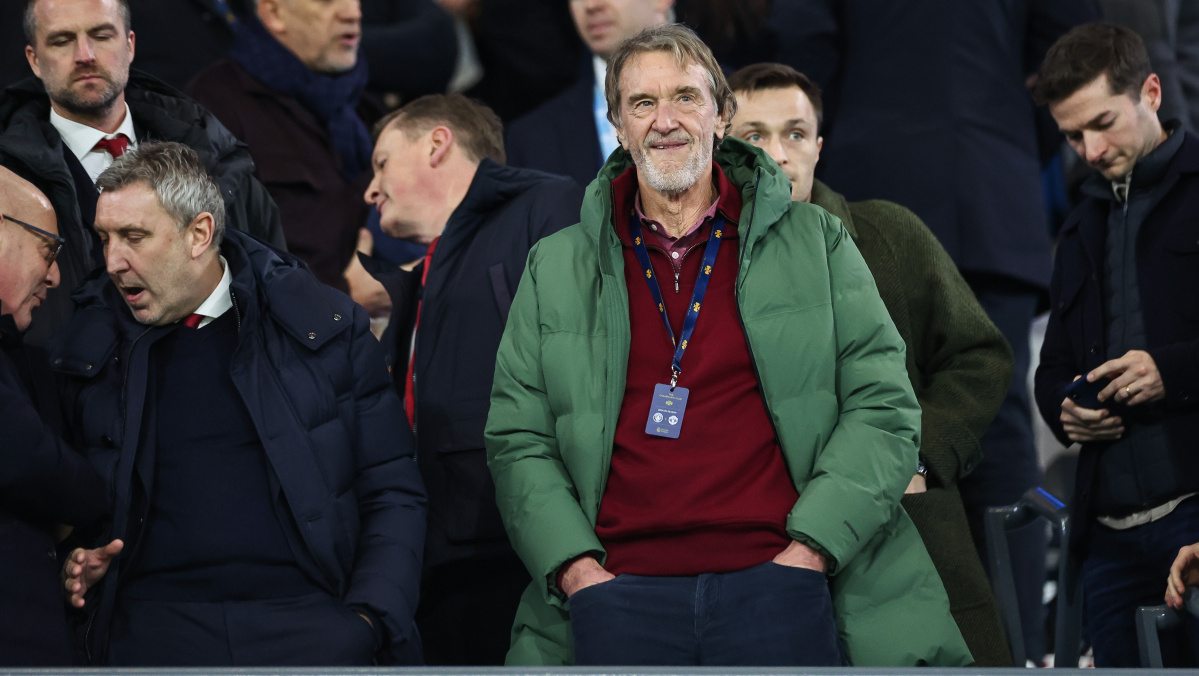 JK milijardieriaus pareiškimas dėl imigrantų sukėlė pasipiktinimą, premjeras reikalauja atsiprašyti