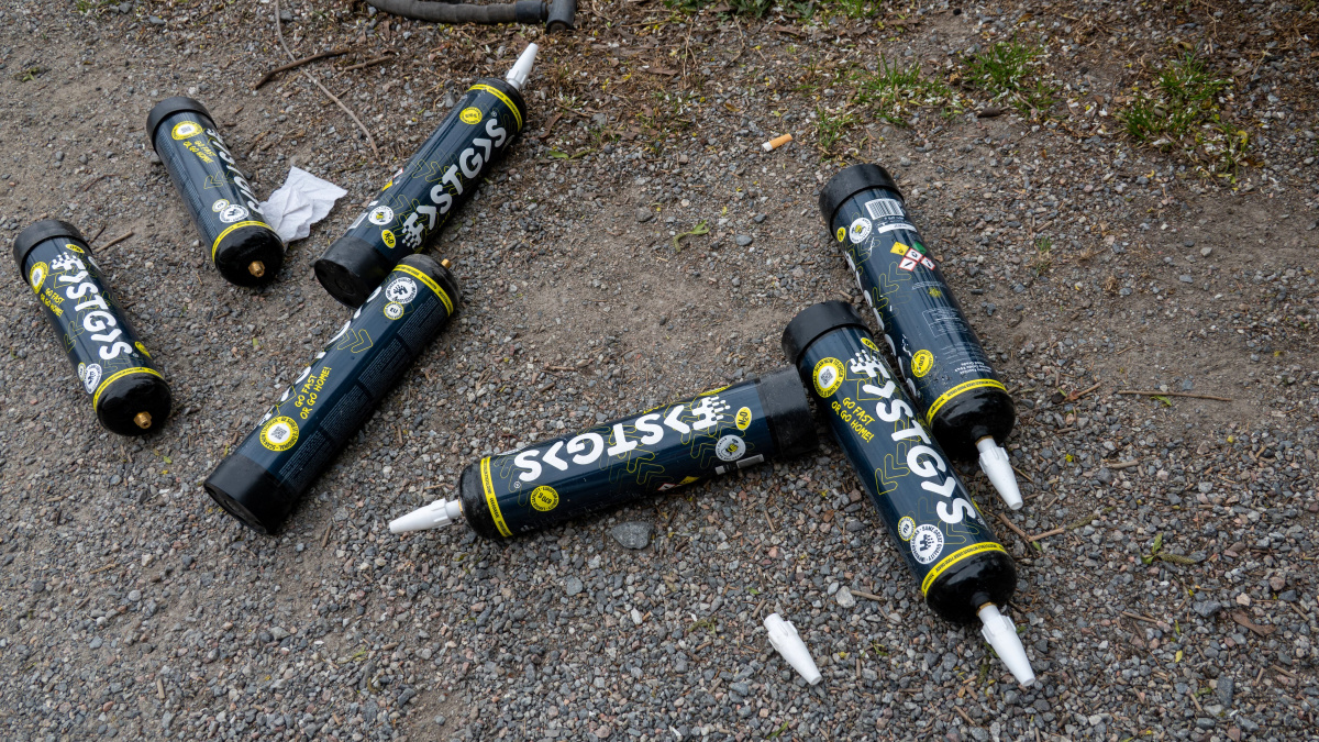 JK atliekų tvarkymo aikštelėse šimtus kartų per savaitę sprogsta juoko dujų balionėliai