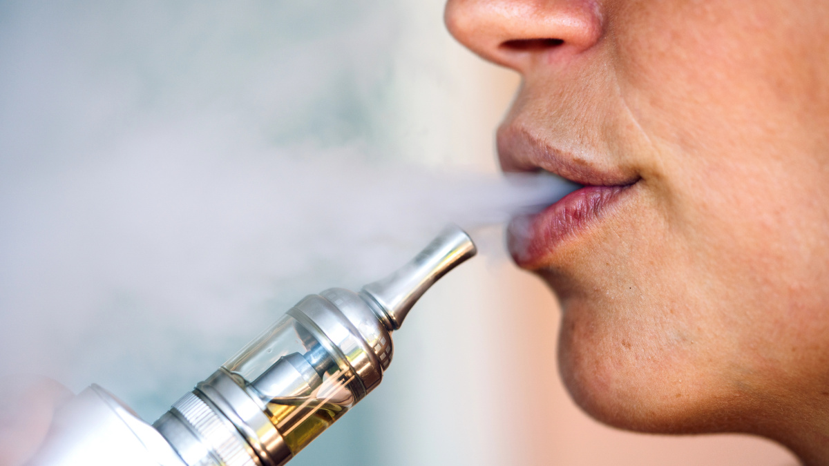 JK norima uždrausti rūkyti elektronines cigaretes automobiliuose su vaikais