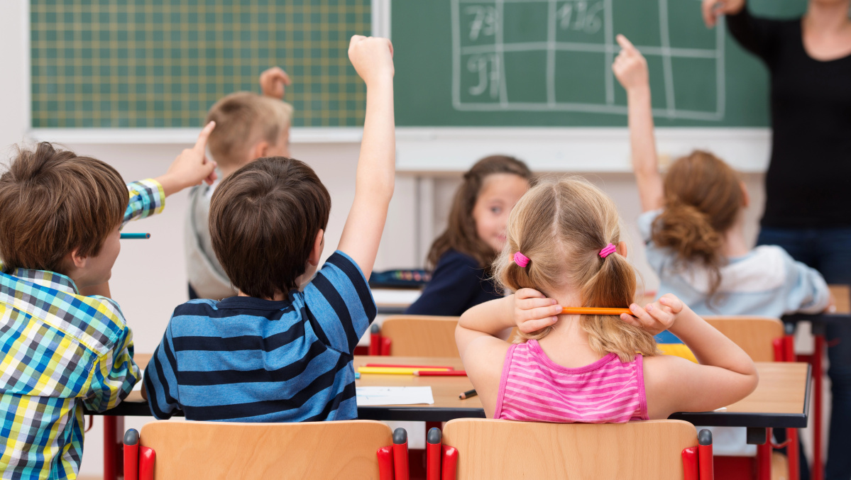 Mokyklų gairės dėl translyčių vaikų JK sukėlė pasipiktinimą