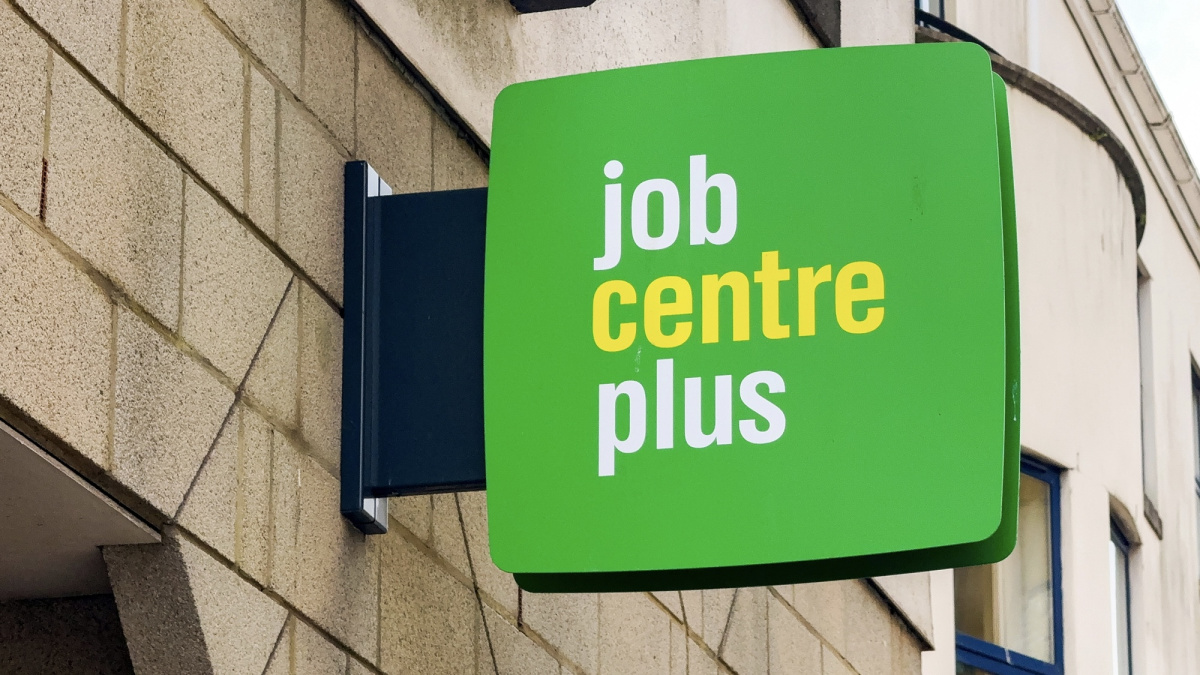 „Užimtumo centrai ant ratų“ gelbės Britaniją nuo bedarbystės krizės