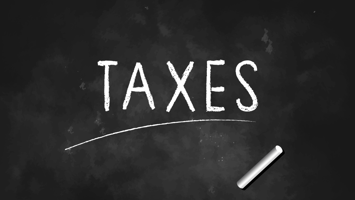 Didesni mokesčiai padėjo JK vyriausybei gauti rekordinį pajamų perteklių