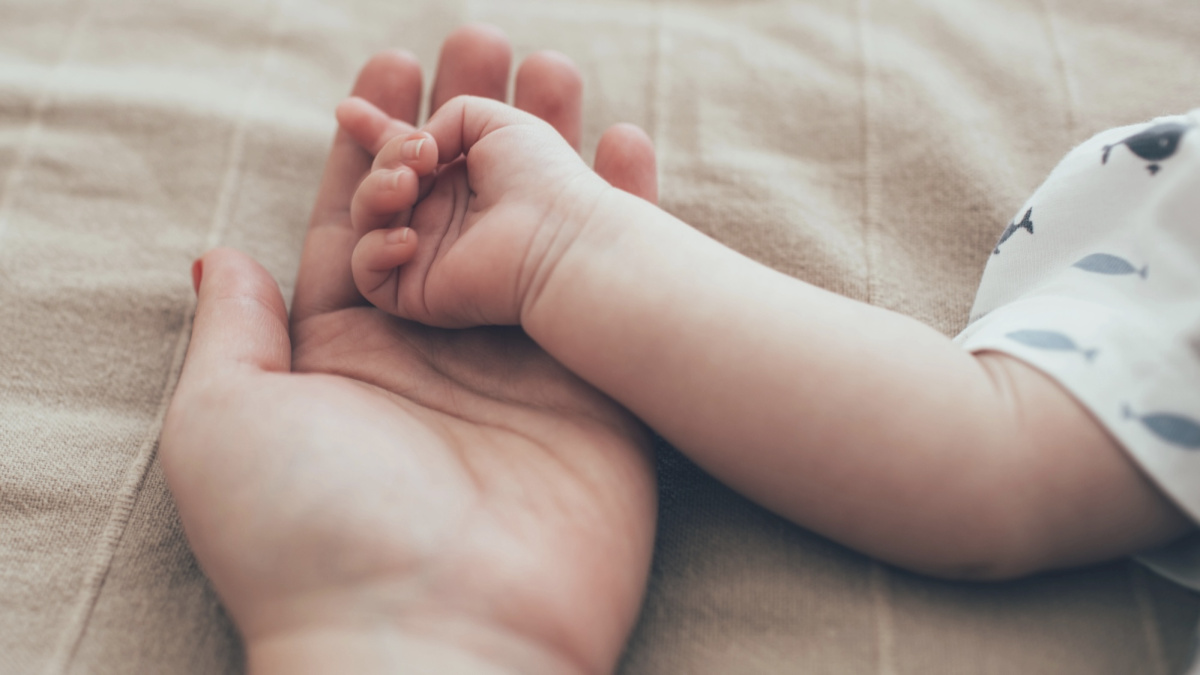 Istorinis momentas Britanijoje: gimė pirmasis kūdikis naudojant persodintą mirusios donorės gimdą
