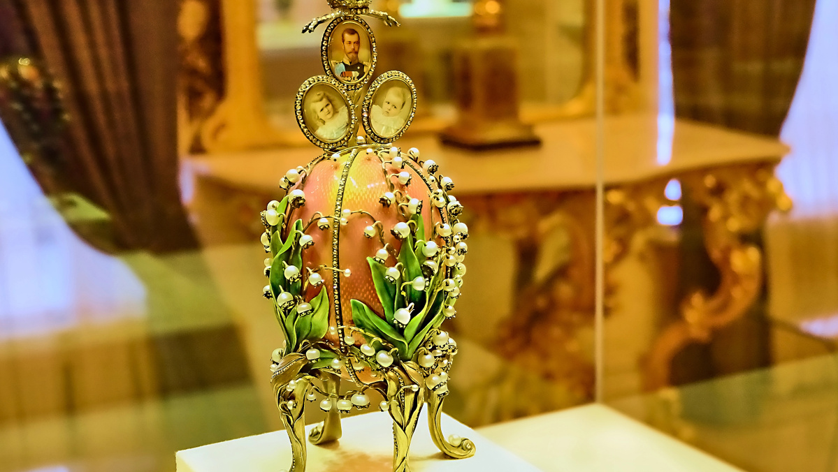 Londono aludėje rankinę pagrobęs vagis joje rado ... 2 mln. svarų vertės Fabergé kiaušinį