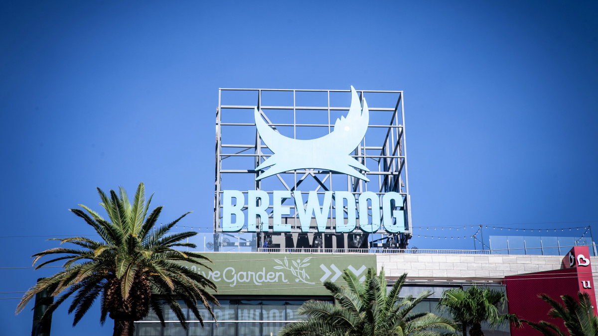 JK bankrutuoja barų tinklas, šimtai žmonių neteko darbo