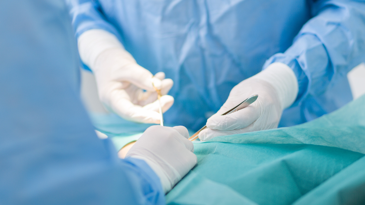 Britas chirurgas operavo pacientą... už 1500 mylių