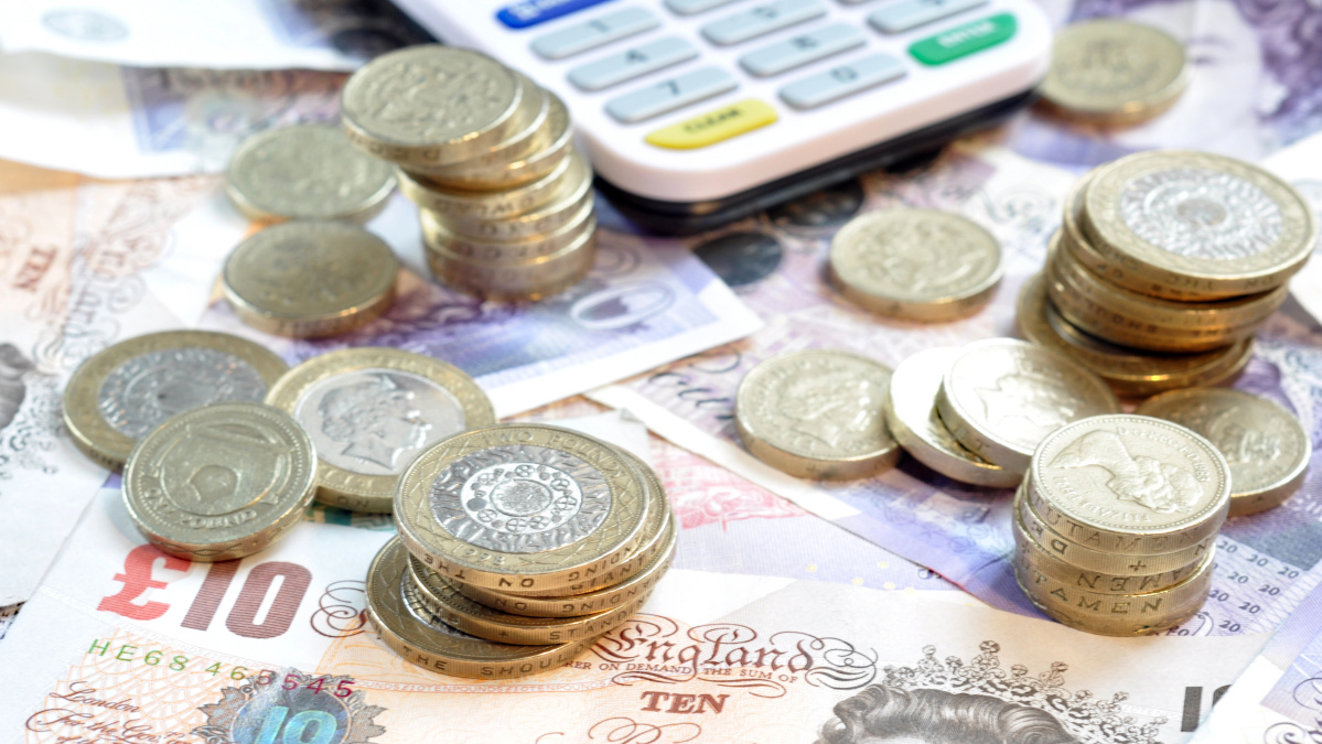 Britų premjeras pranešė apie ženklę finansinę paramą naudojantiems kūrenamąjį mazutą