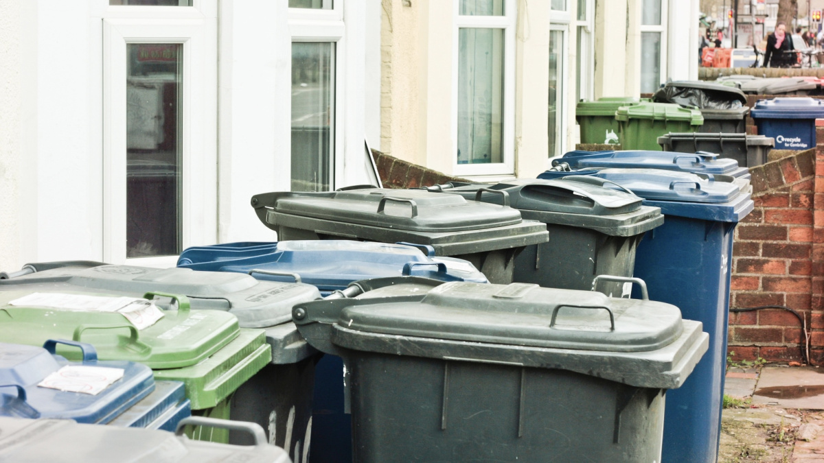 Naujos buitinių atliekų rūšiavimo taisyklės Anglijoje: ką reikia žinoti nuo kovo 31 d.