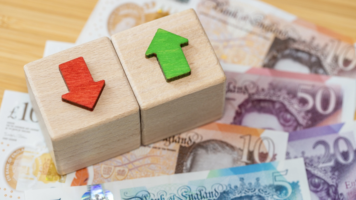 Anglijos bankas pasiruošęs didinti palūkanų normas, jei kainų šuolis dėl karo užsitęs 