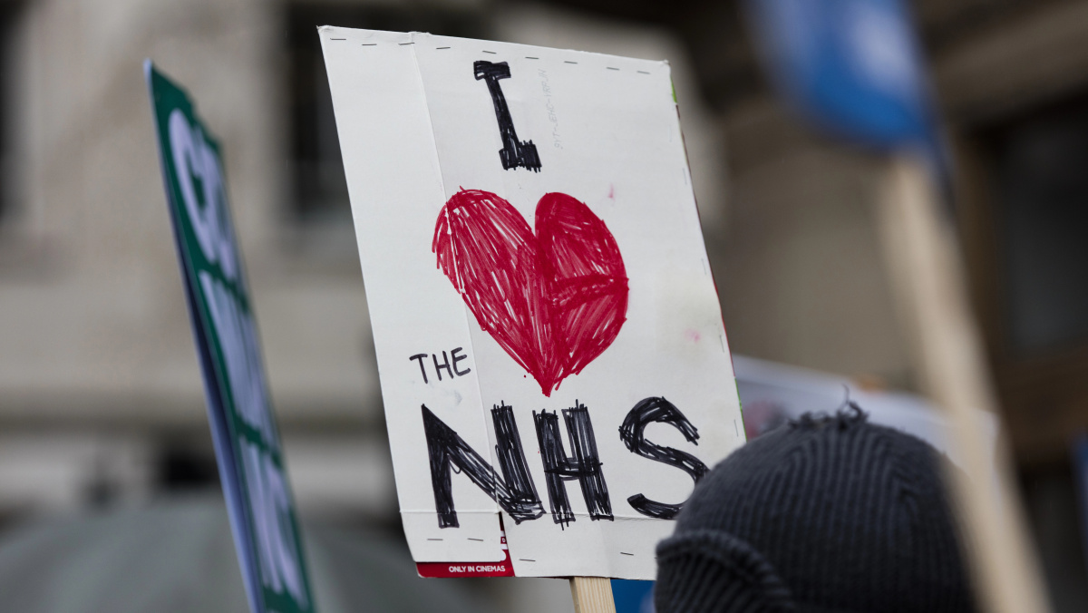 Tyrimas JK: jaunimas yra mažiau patenkintas NHS sistema