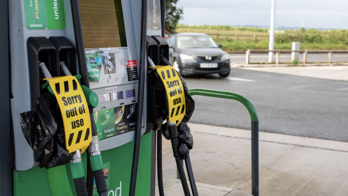 Kuro kaina JK vėl kilo: ar degalinių tinklai iš to pelnosi?