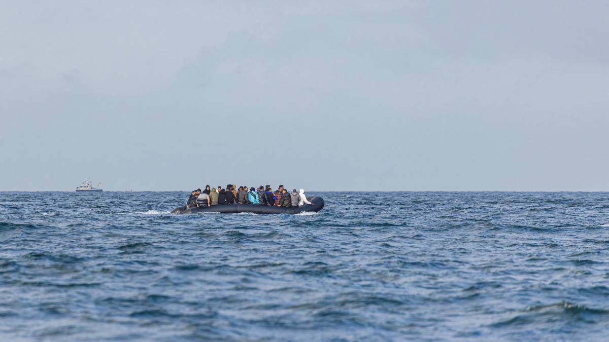 Nelegalūs migrantai: kiek Jungtinė Karalystė moka Prancūzijai už patruliavimą Lamanšo pakrantėse?