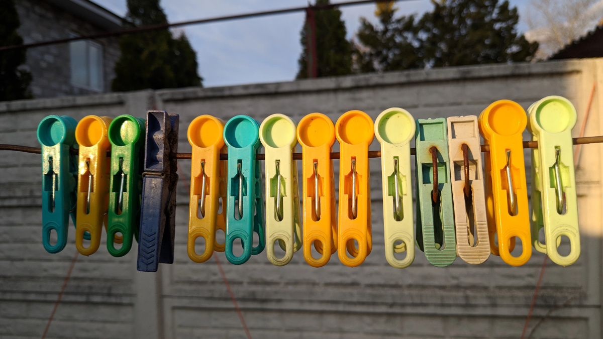 Nuobodžiaujantis britų pensininkas kuria... milžiniškus buityje naudojamus daiktus