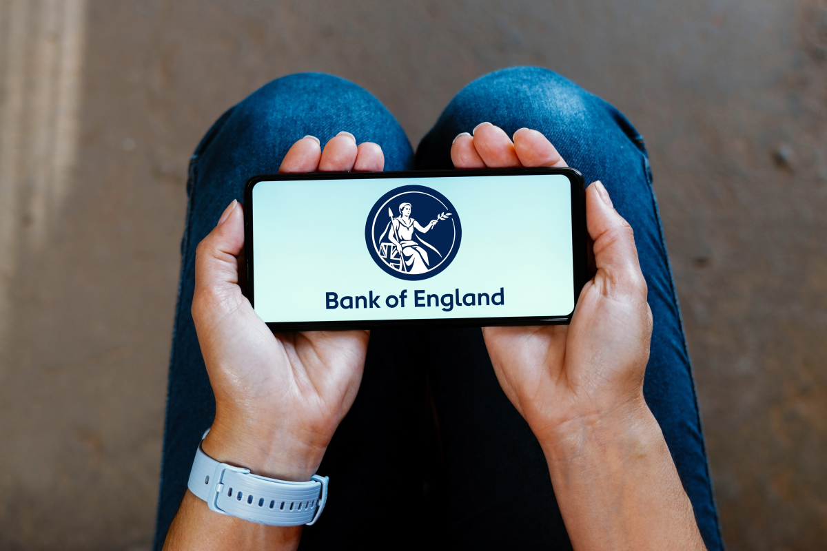 Jungtinės Karalystės bankai mažina palūkanų normas