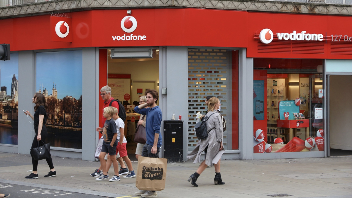 Britanijos „Vodafone“ ir „Three“ parduotuvės bus sujungtos: masiniai atleidimai neplanuojami