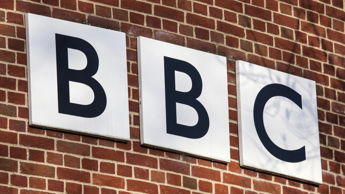 BBC atleis beveik kas dešimtą darbuotoją, siekia sutaupyti 500 mln. svarų sterlingų