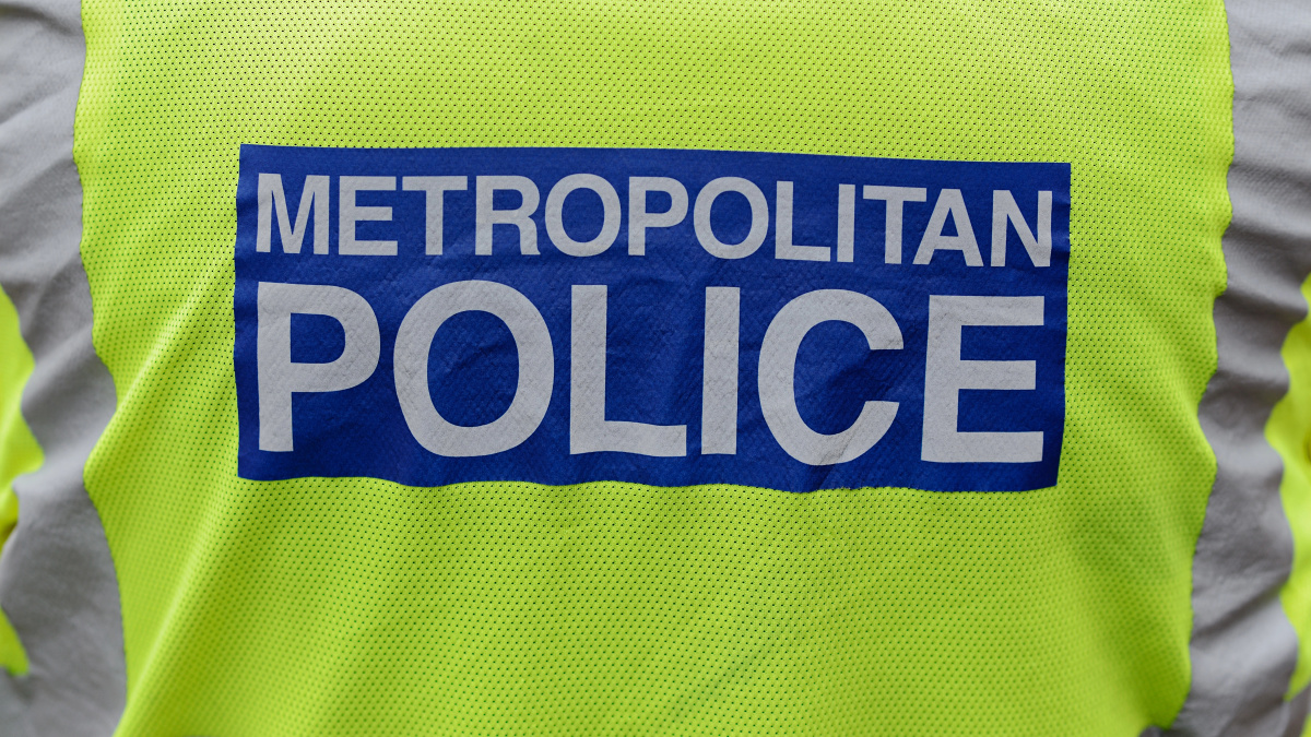 Teisiamųjų suole JK – dar vienas Londono policijos pareigūnas