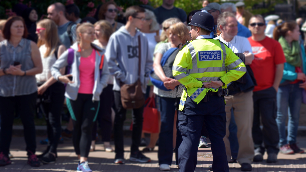 Juodaodžiai vaikai JK apieškomi 8 kartus dažniau nei kitos rasės bendraamžiai