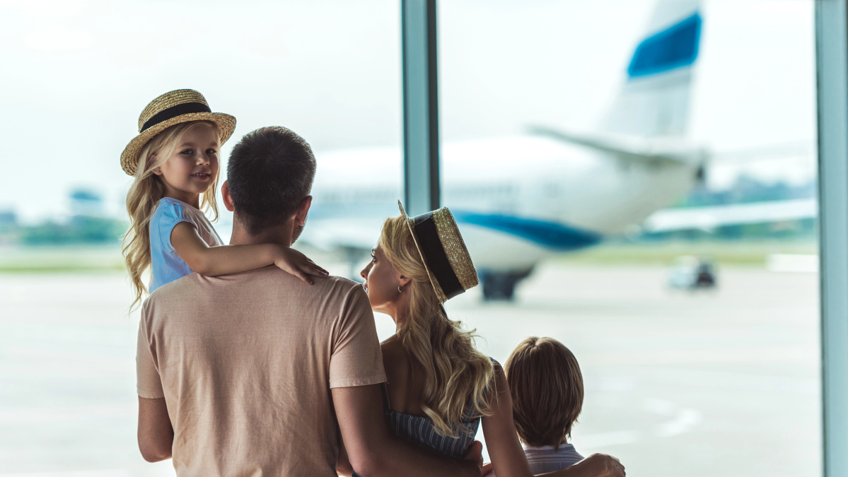 Kokios aviakompanijos atšaukia skrydžius į Jungtinę Karalystę ir ką galite padaryti?