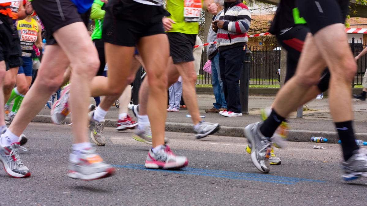 Rekordas Londone: Kenijos atstovas maratoną nubėgo per mažiau nei dvi valandas