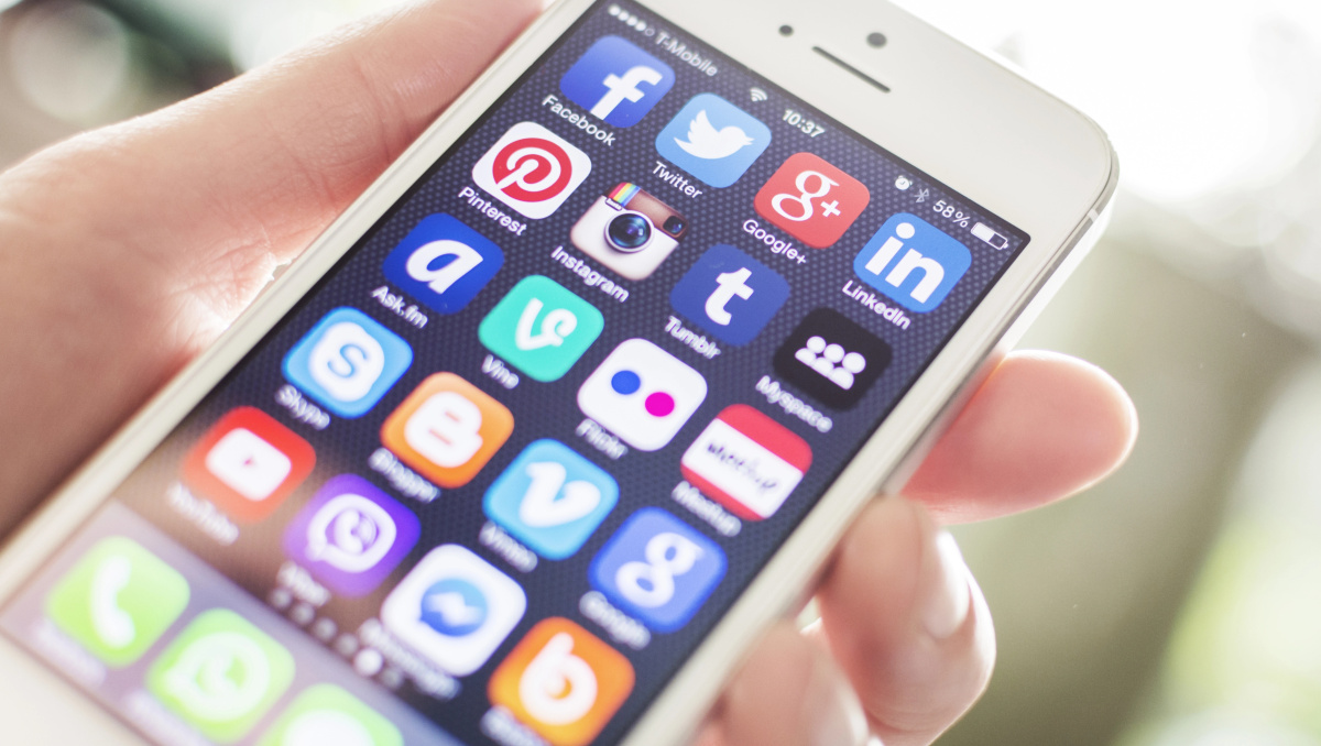 Ministrė: JK bus įvesti socialinių tinklų apribojimai jaunesniems nei 16 metų asmenims