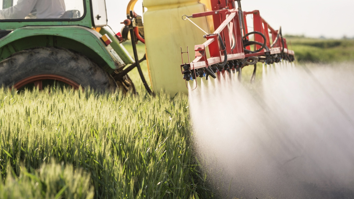 ES prekybos susitarimas gali priversti JK apriboti su vėžiu siejamų pesticidų naudojimą