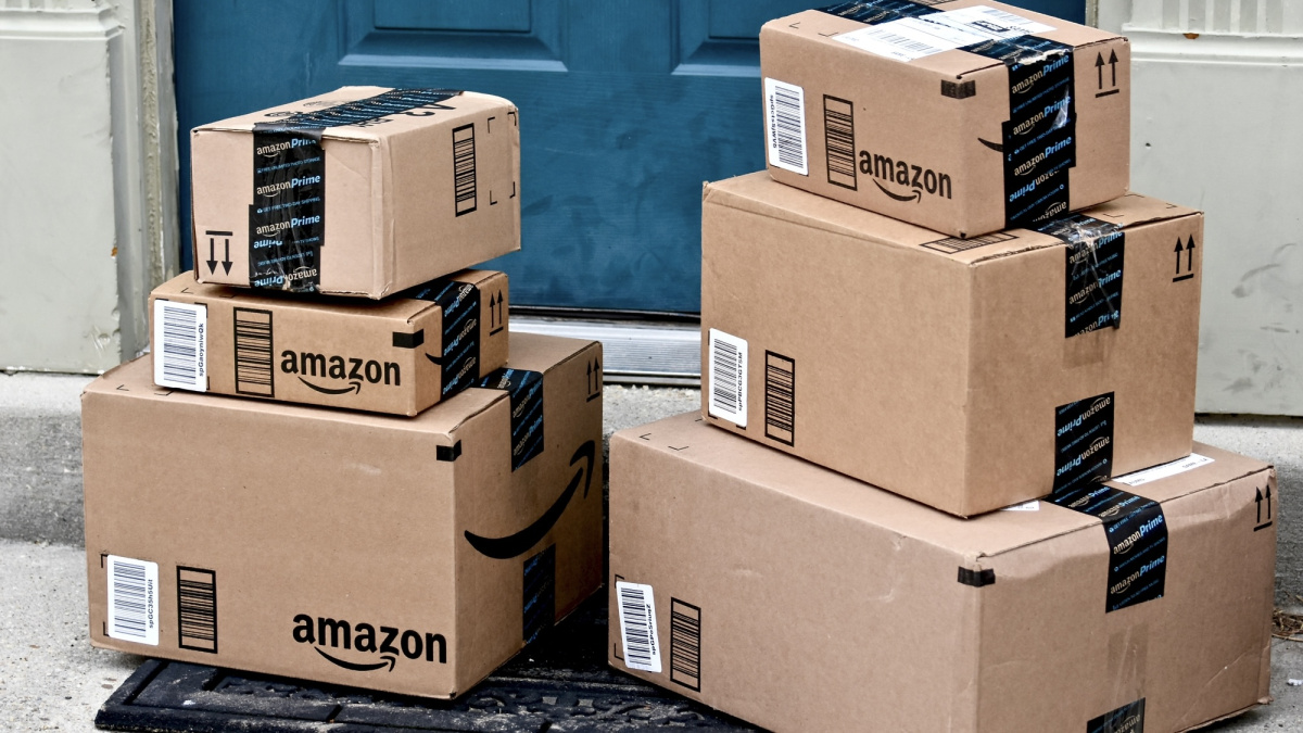 „Amazon“ Jungtinėje Karalystėje pradėjo pristatinėti siuntas dronais 