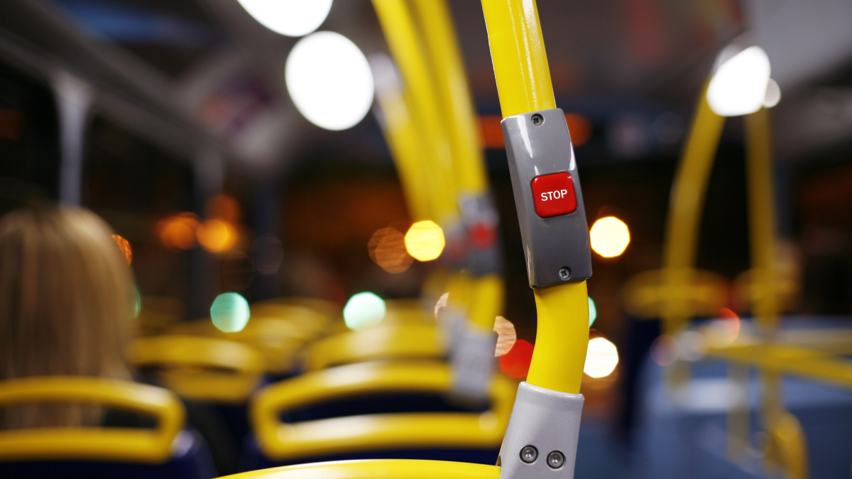 Pigesnio pragyvenimo planas JK – nemokamos kelionės autobusais vaikams ir pigesni saldumynai