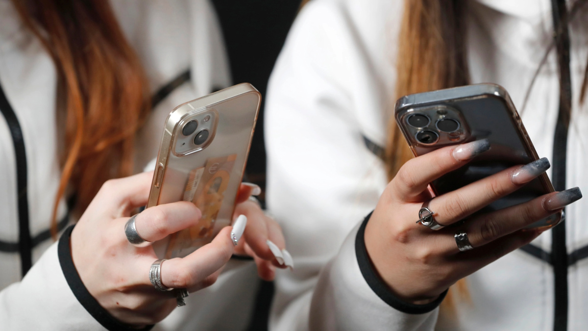 JK gyventojai prie telefono be tikslo praleidžia trečdalį laiko: kokios to pasekmės?
