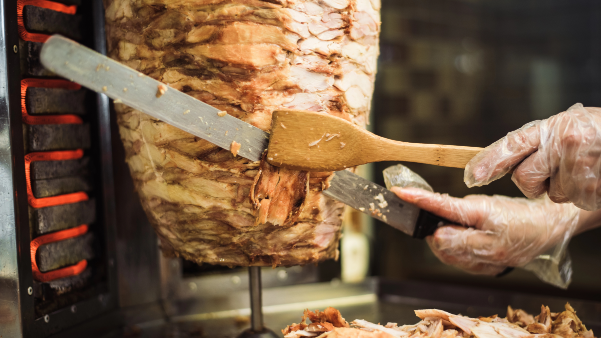 Anglijos kebabinei už klientų apgaudinėjimą skirta pusės milijono svarų bauda