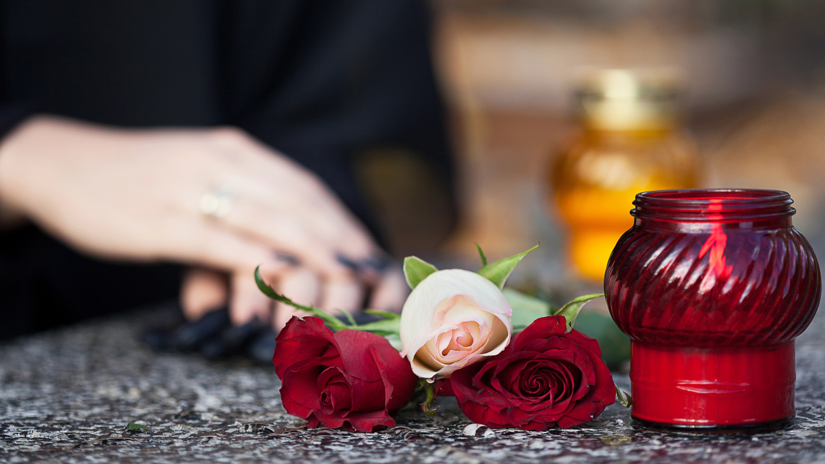 Šeimos tragedija Londone: manoma, kad tėvai iššoko pro langą su neįgaliu sūnumi