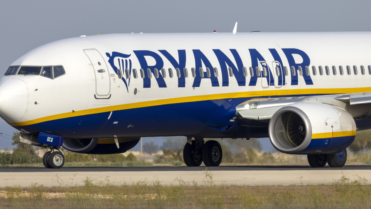 JK pradėjo tyrimą dėl „Ryanair“ mokesčių tėvams, norintiems sėdėti šalia vaikų