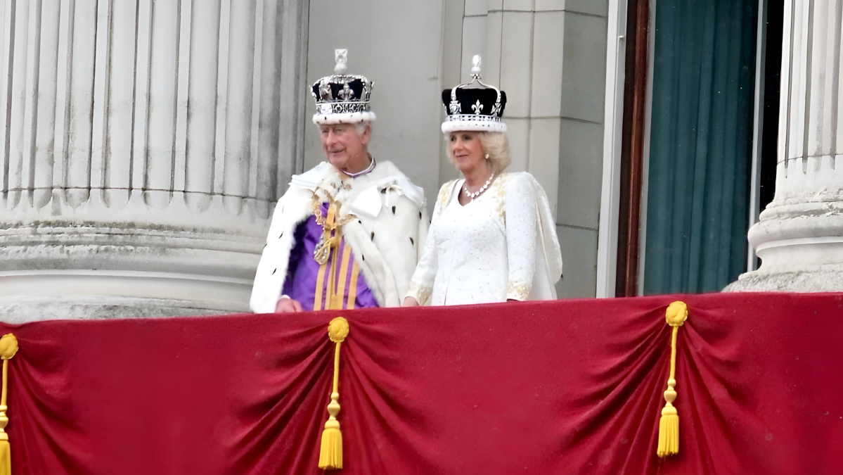 Charlesas III taps pirmuoju JK karaliumi, paskelbusiu, kiek asmeniškai sumoka mokesčių