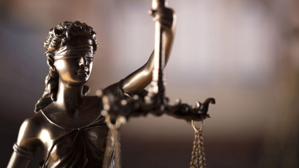 JK prieš teismą stos 13 asmenų, kurie padėjo vyrui svaiginti ir seksualiai smurtauti prieš žmoną