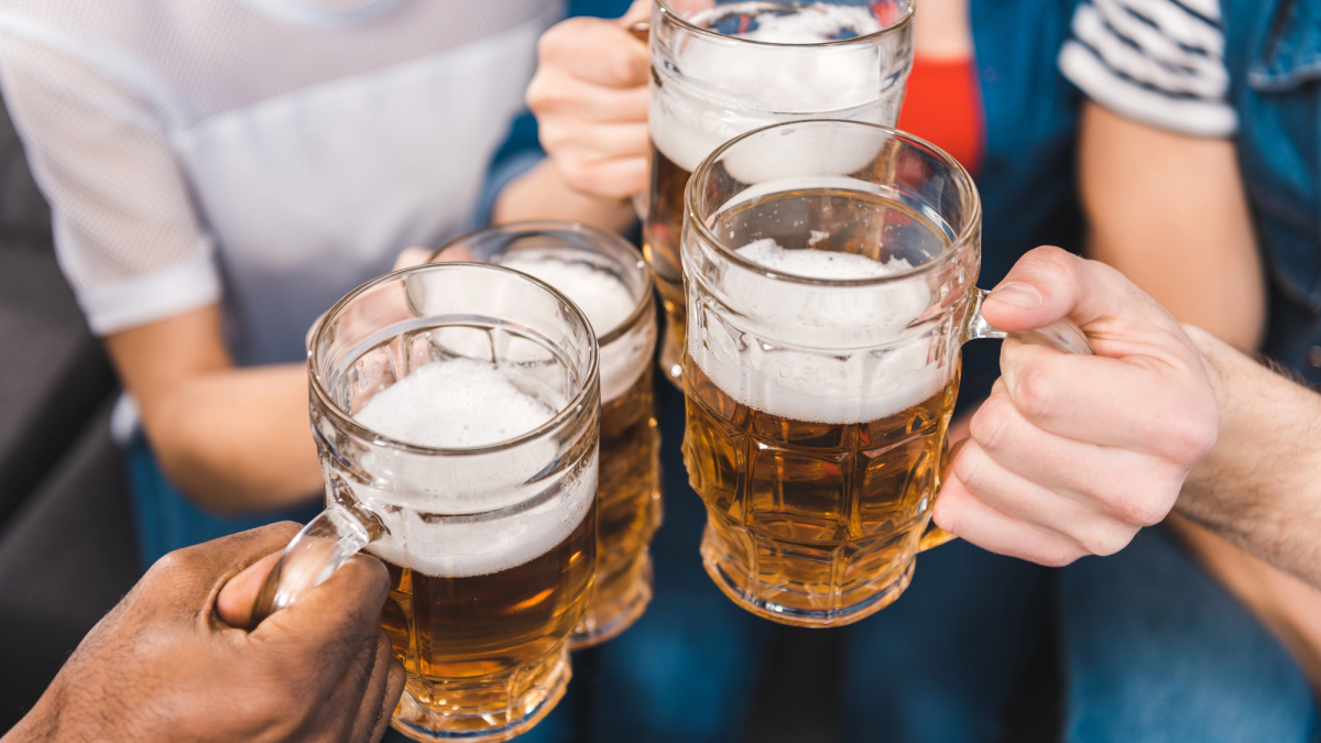Dalyje JK keičiasi įstatymas dėl amžiaus įrodymo perkant alkoholį baruose