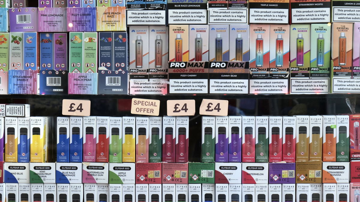 JK planuojama įvesti daugiau apribojimų elektroninėms cigaretėms