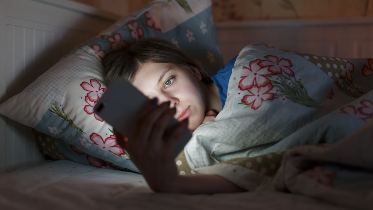 Vyresniems paaugliams JK – draudimas naudotis socialiniais tinklais naktimis