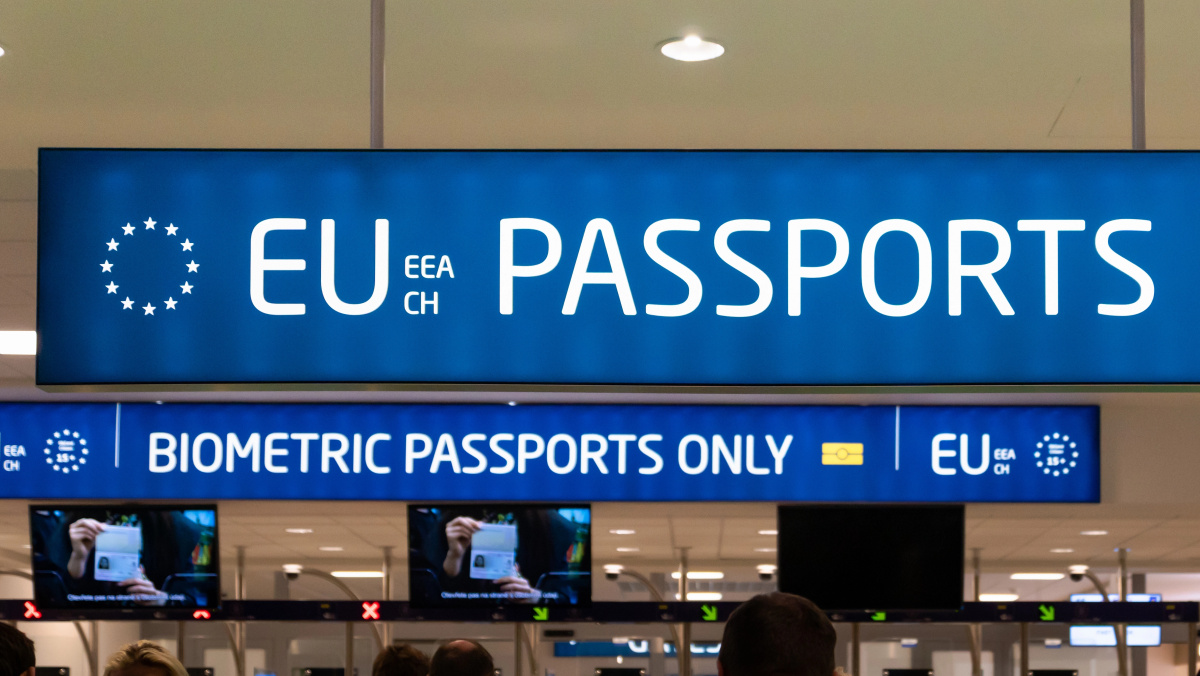 Perspėjimas keliaujantiems iš JK į ES: pasų kontrolę pereiti trunka tris karus ilgiau