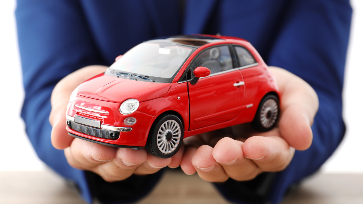 Religingam JK vairuotojui draudimo kompanija liepė nuo automobilio pašalinti lipdukus „Jėzus tave myli“