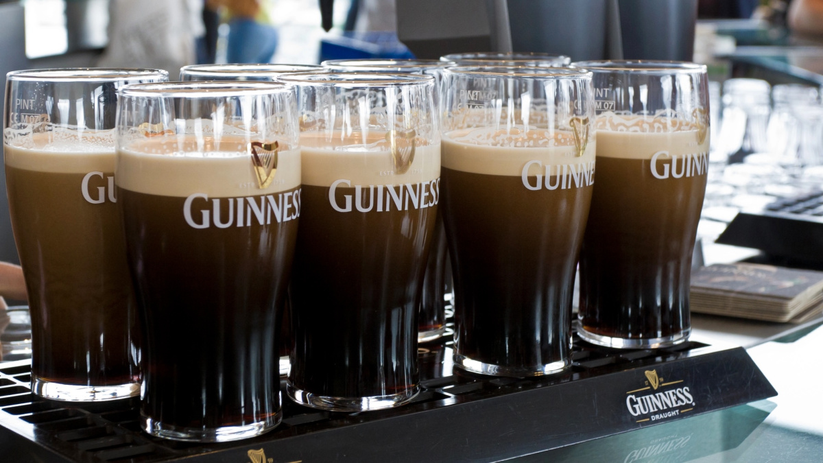 Neįprasta vagystė: Anglijoje pavogta 70 tūkst. pintų „Guinness“ alaus