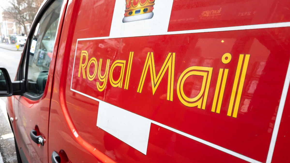 „Royal Mail“ planuoja atleisti iki 2500 darbuotojų